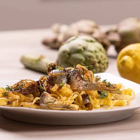 Rustiche con carciofi alla romana e polvere di liquirizia
