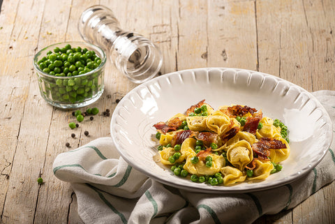 Cappelletti con "Vitellone Bianco dell'Appennino Centrale IGP" con piselli e guanciale croccante