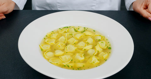 Cappelletti La Pasta di Camerino al "Prosciutto di Parma DOP" in brodo con erba cipollina