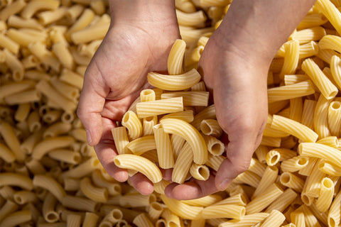 mani con pasta secca
