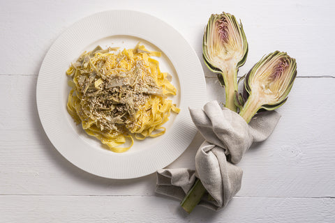 piatto di fettuccine ai carciofi