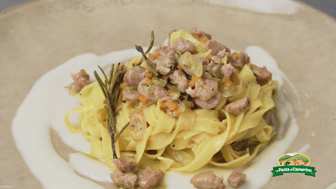 Gran Rustiche al ragù di agnello con fonduta di formaggio