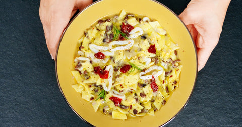Maltagliati La Pasta di Camerino con cicerchia, fagioli neri, calamari grigliati e peperone crusco