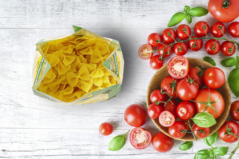 confezione di pasta e pomodori