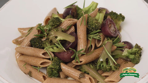 Penne Hammurabi con broccoli, uva e rosmarino