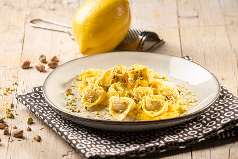 Tortelloni con Ricotta di Colfiorito e spinaci con crema di zafferano e granella di pistacchi