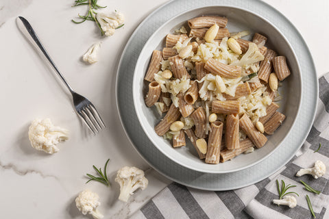 piatto di tortiglioni con cavolfiore e mandorle