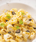 Tortellini antica ricetta con prosciutto crudo italiano e vitello italiano – piatto cucinato